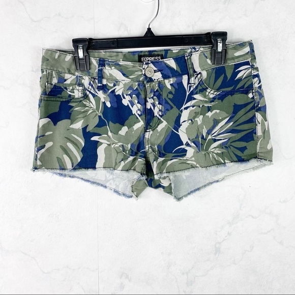 [Express] Floral Camo Leaf Print Jean Shorts - Picture 1 of 2